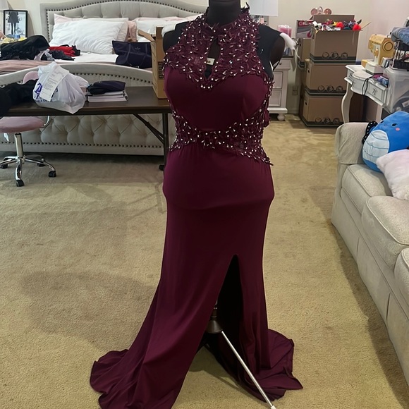Burgundy prom dress - Picture 1 of 2